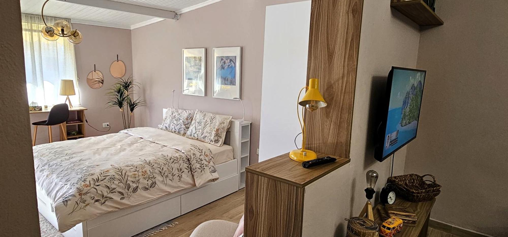 Leilighet Nuci's Place 3, Cozy 1 Bedroom With Balcony Near Bllok Tiranë