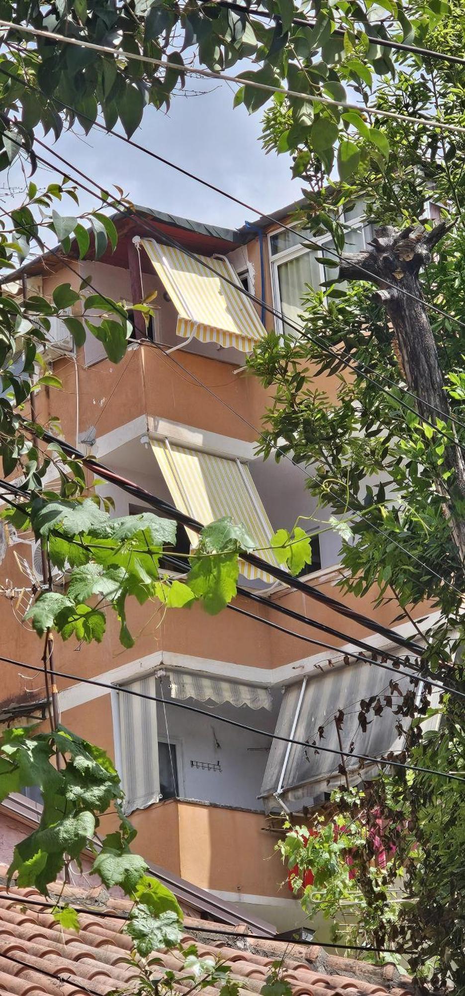 Leilighet Nuci's Place 3, Cozy 1 Bedroom With Balcony Near Bllok *