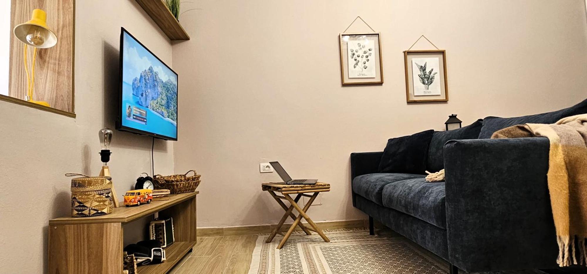 Leilighet Nuci's Place 3, Cozy 1 Bedroom With Balcony Near Bllok Tiranë