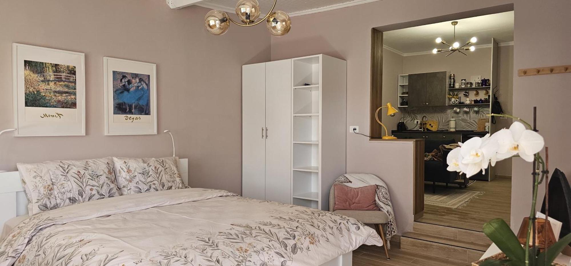 Nuci's Place 3, Cozy 1 Bedroom With Balcony Near Bllok * Tiranë
